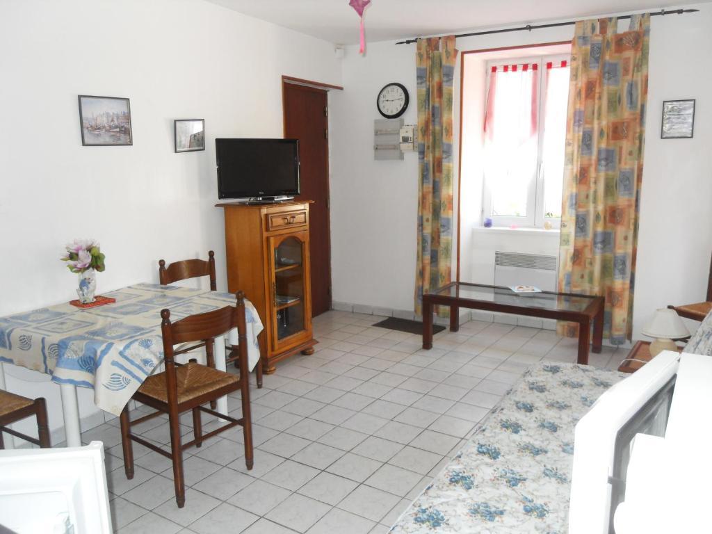 Gites de Mer Port-en-Bessin-Huppain Zimmer foto
