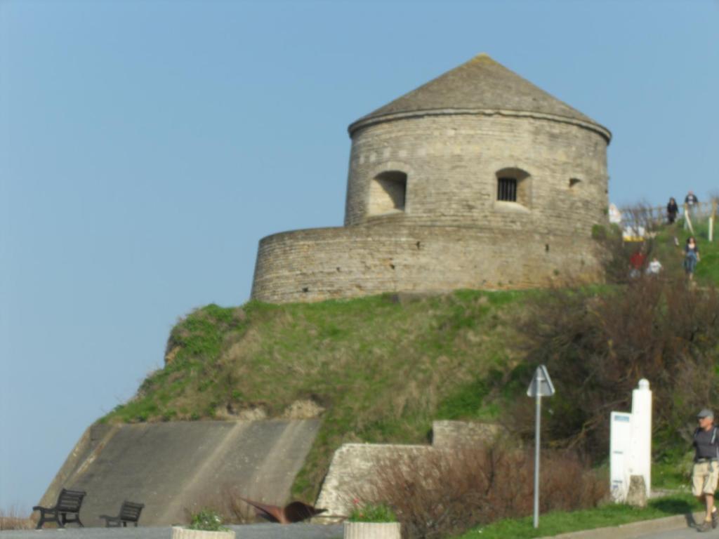 Gites de Mer Port-en-Bessin-Huppain Zimmer foto