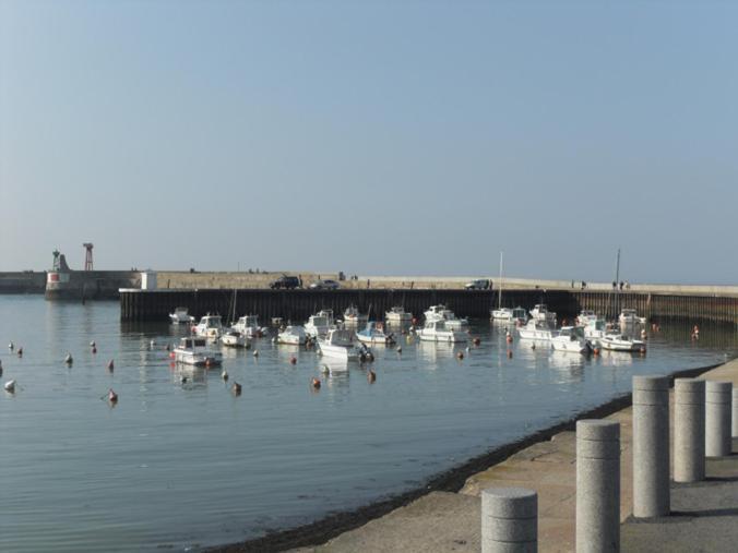Gites de Mer Port-en-Bessin-Huppain Zimmer foto